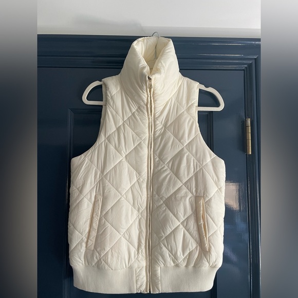 NEW Tuckernuck Pearl Jackson Quilted Vest, Sold Out - Picture 8 of 11